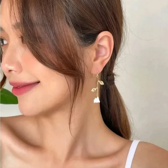 Gold Color Metal White Rose Statement Earrings Flower Earrings - Picture 5 of 5